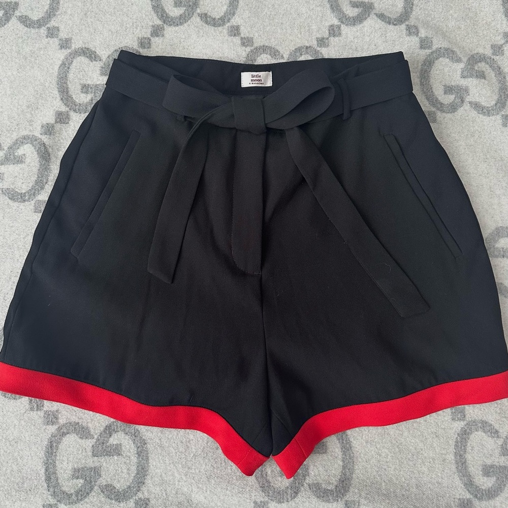 Aritzia Sunday Best Shorts Size 4